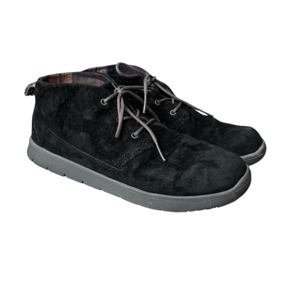 Ugg Kids Canoe Suede Chukka Boots Black Boys Size 4 US Big Kid Shoes Lace Up - Picture 2 of 14